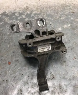 Volkswagen PASSAT B8 Engine mount bracket 5Q0199262BJBILI 5Q0199262BJ