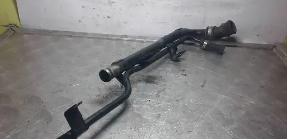 Volkswagen PASSAT B5.5 Engine coolant pipe/hose 06B133607N 158607
