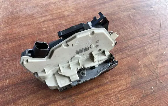 Volkswagen e-Up Front door lock 1S1837016C
