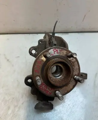 Ford C-MAX I Front wheel hub spindle knuckle 6435345