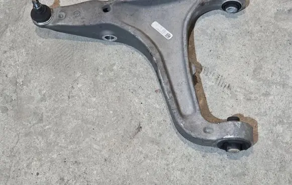 Maserati Ghibli Front lower control arm/wishbone 06700071800 6700071800 97276