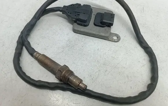 Mercedes-Benz E W212 Lambda probe sensor A0009052900 0009052900