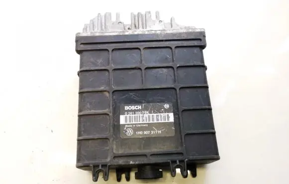 Volkswagen Golf III Engine control unit/module 0261200784 1h0907311h