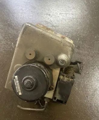 Volvo V70 ABS Pump 8671224 5WK84002 10092504033