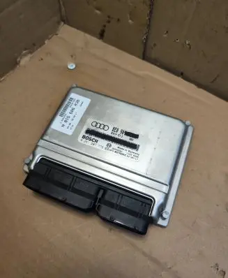 Audi A4 S4 B5 8D Engine control unit/module 8E0909518N 25270365 00805456