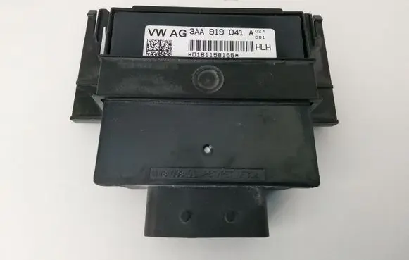 Volkswagen Tiguan Power management control unit 3AA919041A