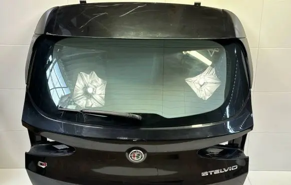 Alfa Romeo Stelvio Tailgate/trunk/boot lid