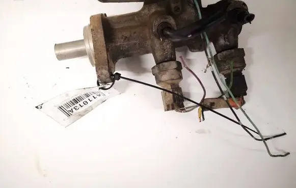 Nissan Pathfinder R51 Master brake cylinder 