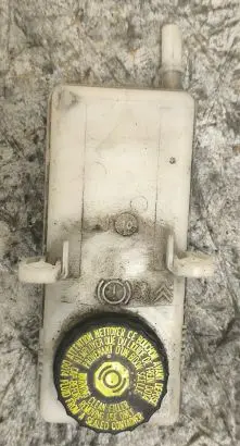 Brake fluid reservoir