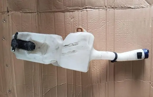 Ford Ka Windshield washer fluid reservoir/tank