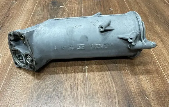 Mercedes-Benz E W124 Oil filter mounting bracket 6011840025 6011840602