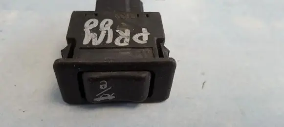 Nissan Primera Tailgate opening switch 