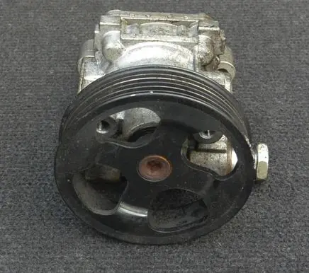 Mitsubishi Lancer VIII Power steering pump 05131733