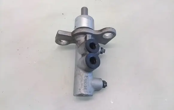 Audi A4 S4 B5 8D Master brake cylinder