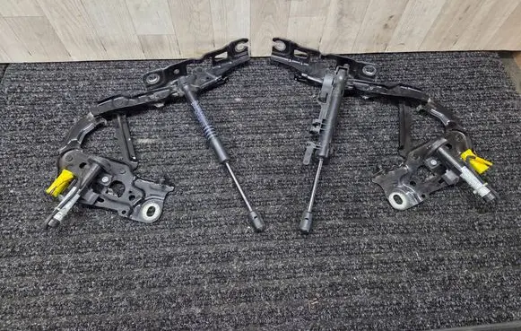 BMW 5 G30 G31 G38 Engine bonnet/hood hinges 7347408 7347407 7435798