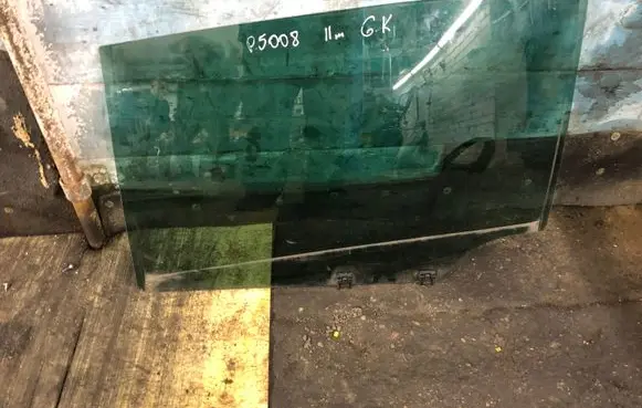 Peugeot 5008 Rear door window glass