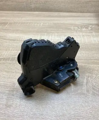 Toyota Avensis T250 Rear door lock 