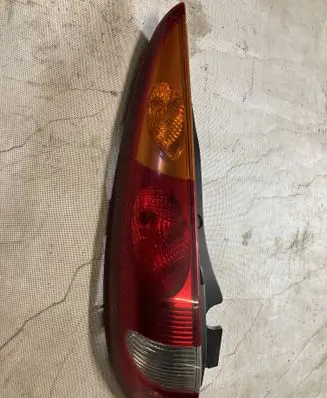 Nissan Almera Tino Rear/tail lights 89304090