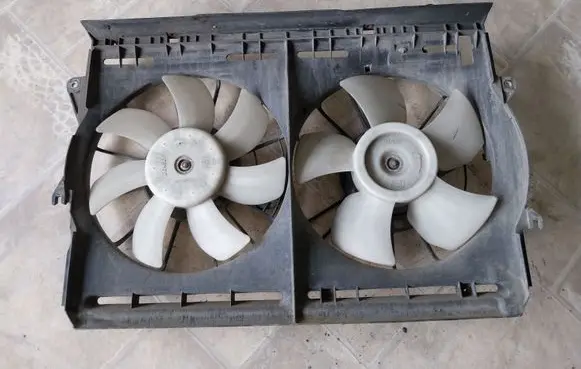 Toyota Corolla Verso AR10 Fan set 122710925
