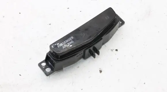 Nissan Qashqai Passenger airbag on/off switch 