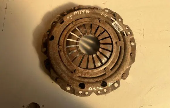 Opel Astra H Pressure plate 55556349