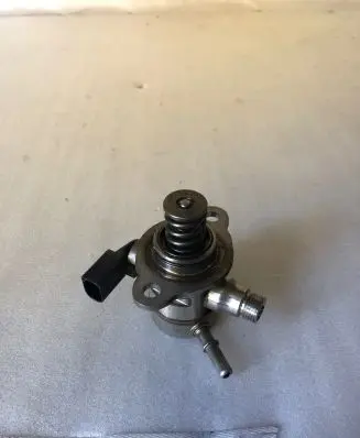 Skoda Kamiq Fuel injection high pressure pump 05e127027d