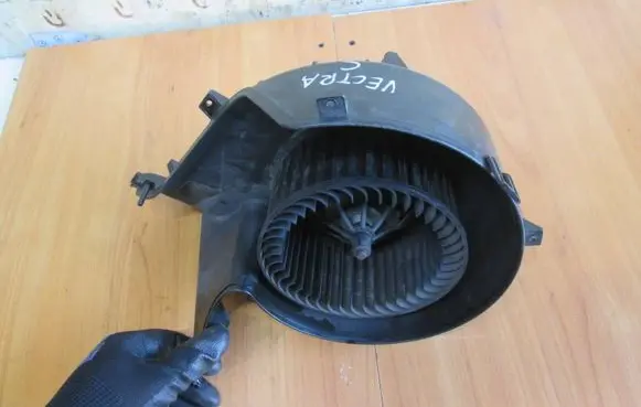 Opel Vectra C Heater fan/blower 985852T