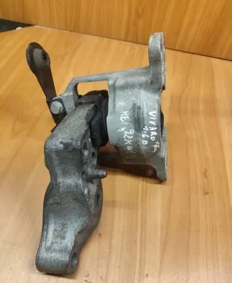Opel Vivaro Engine mount bracket 112101S60R