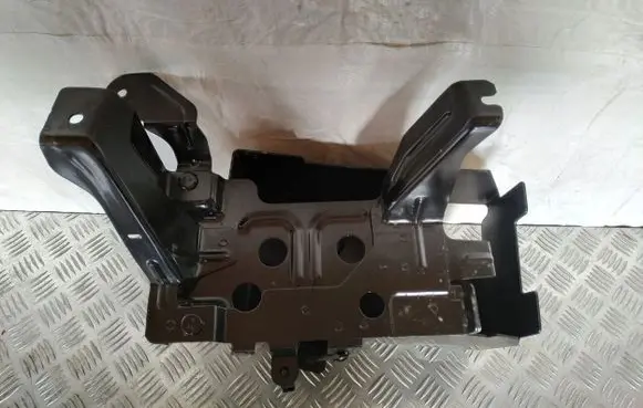 Opel Insignia B Battery box tray 84213689
