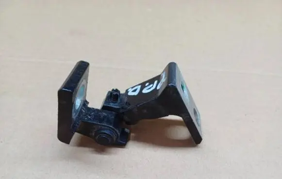 Skoda Rapid (NH) Front door lower hinge 