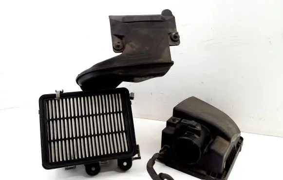 Mazda 3 II Air filter box K3006 SH01133AX