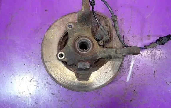 Opel Meriva A Front wheel hub spindle knuckle