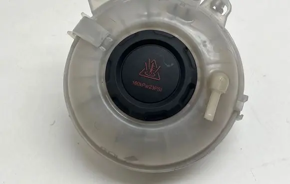 Audi Q3 F3 Coolant expansion tank/reservoir 5Q0121407M