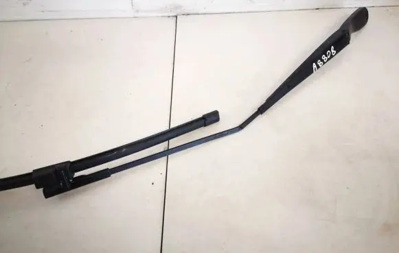 Volvo V50 Front wiper blade arm 30698250