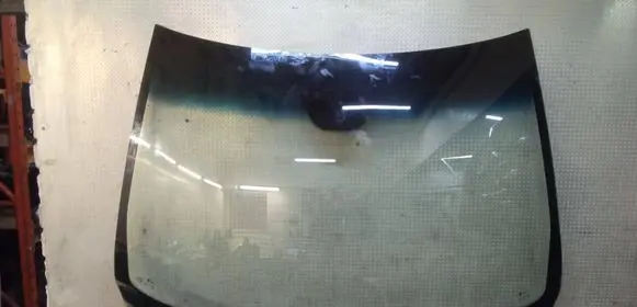 Volvo XC90 Front windscreen/windshield window 