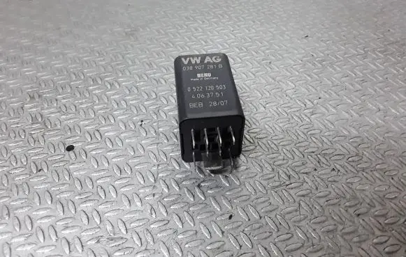 Volkswagen PASSAT B6 Glow plug pre-heat relay 038907281B