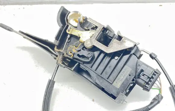 Mercedes-Benz ML W163 Front door lock A1637202635