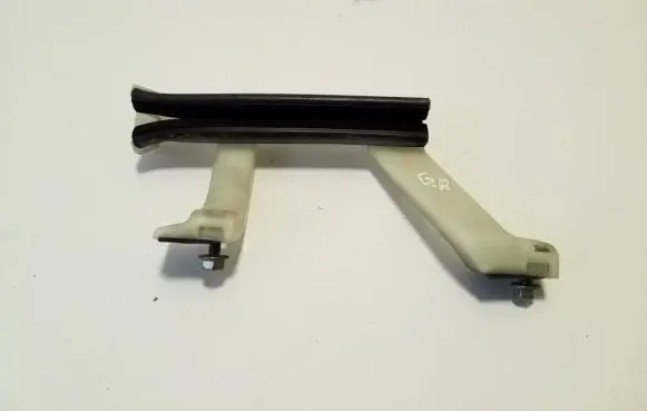 Opel Grandland X Rear door windshield rail 9821857080