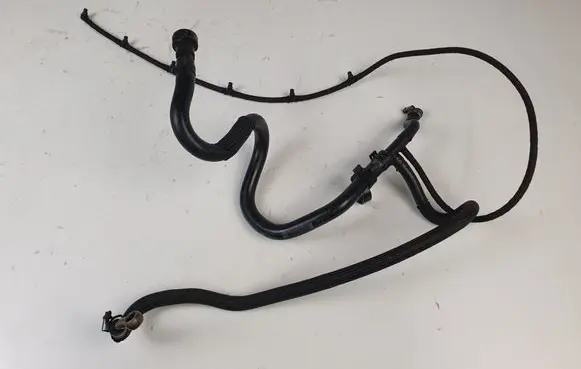 BMW 5 E60 E61 Fuel injector supply line/pipe 