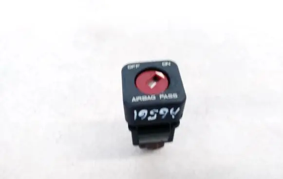 Passenger airbag on/off switch