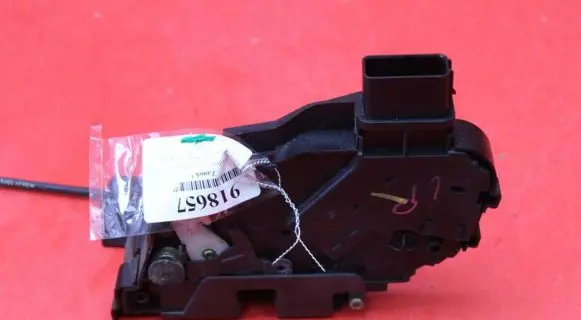 Volvo V50 Front door lock 30699787