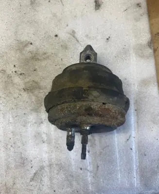 BMW 5 E39 Engine mount bracket 18509620