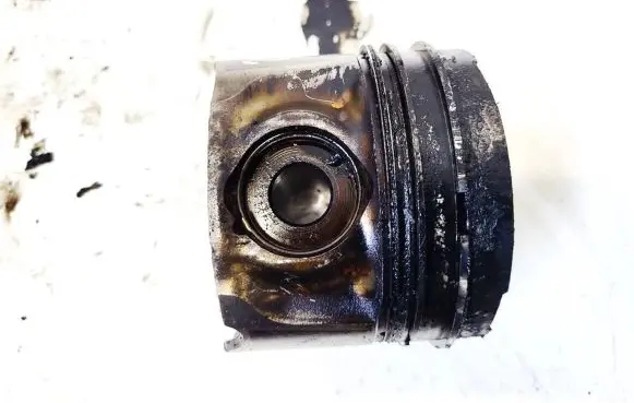 Toyota Auris 150 Piston 