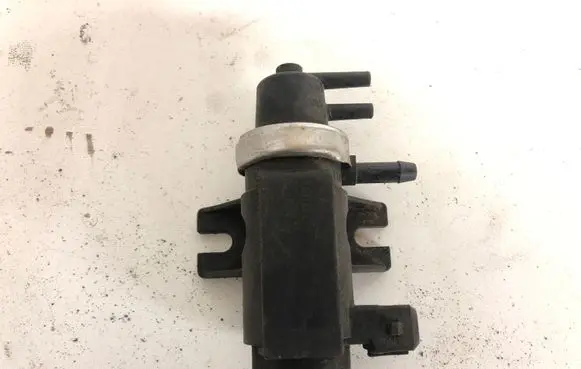 Opel Omega B2 Vacuum valve 2247906