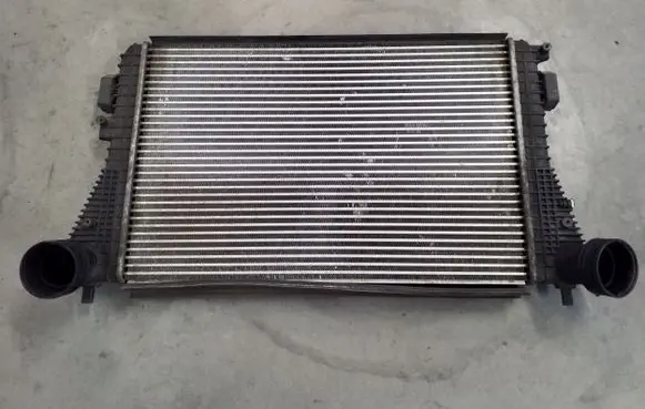 Skoda Octavia Mk2 (1Z) Intercooler radiator 1K0145803