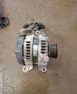 Toyota Avensis T270 Generator/alternator 270600G021 1042104591 31060