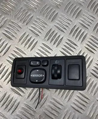 Toyota Avensis T250 Wing mirror switch 183575