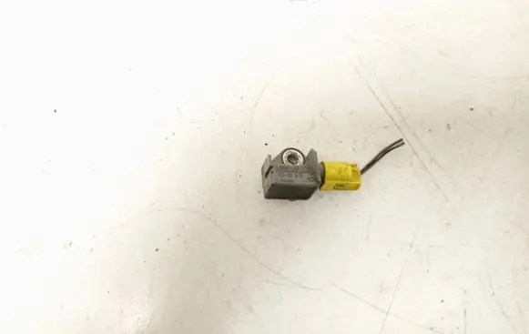 Mercedes-Benz C W204 Airbag deployment crash/impact sensor A2048201985