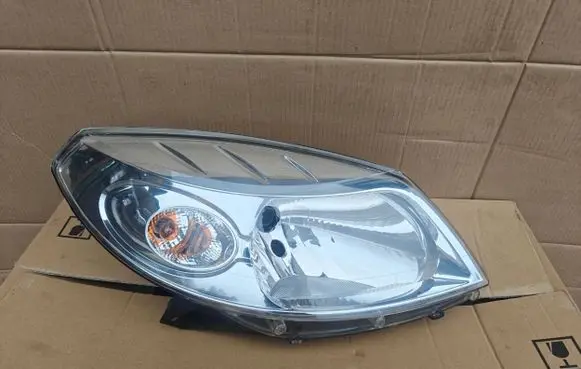 Dacia Sandero Headlight/headlamp