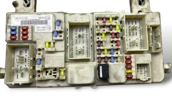 Ford C-MAX I Fuse module 7M5T14014CB R19F111 F0981C